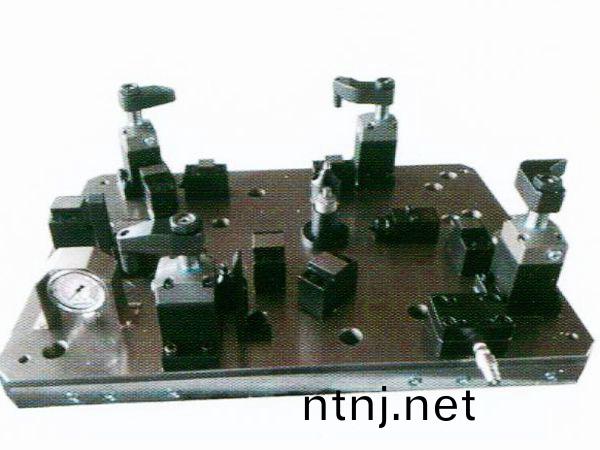 齒輪室罩蓋(gai)液(ye)壓(ya)裌具